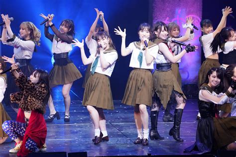 🍭 Akb48チーム8[ライブレポート]祝福ムード満載で彩った結成7周年記念ステージ「8年目もみんなでエンジン“ブンブン”かけて頑張っていき