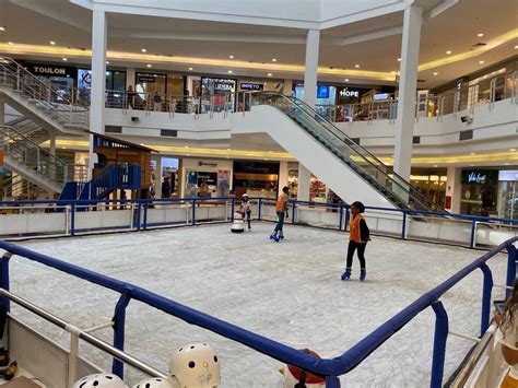 Shopping Multicenter Itaipu em Niterói inaugura pista de patinação no