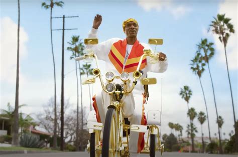 Snoop Dogg Stars in Skechers' 2023 Super Bowl Commercial: Watch