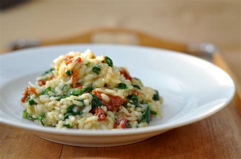 Przepis Risotto Ze Szpinakiem I Suszonymi Pomidorami Przyslijprzepis Pl