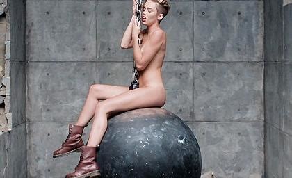 Miley Cyrus Se Desnuda En Su Nuevo V Deo Wrecking Ball El Diario