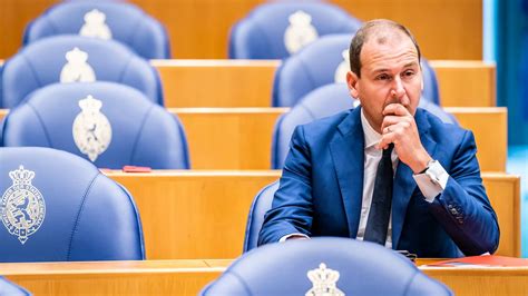 Kritische Pvda Leden Eisen Vertrek Asscher Wegens Rol In