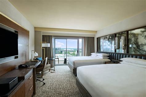 Hotel Rooms with Balconies | The Woodlands Waterway Marriott Convention ...