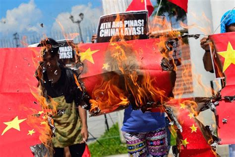 Filipinos Burn Chinese Flags In Protest Against Dutertes ‘weak