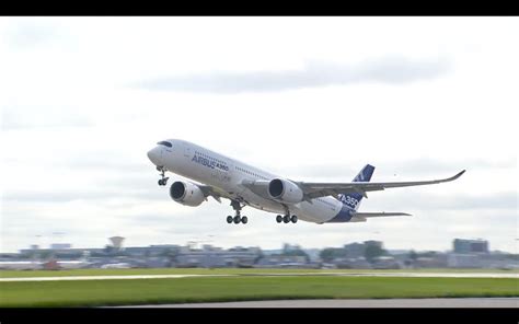 A350 XWB first flight (pictures) - CNET