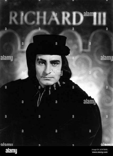 LAURENCE OLIVIER Portrait As RICHARD III 1955 Director LAURENCE OLIVIER