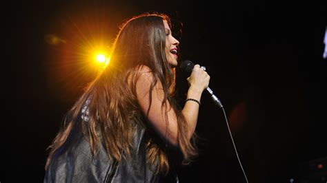 Alanis Morissette Live At Montreux Veeps