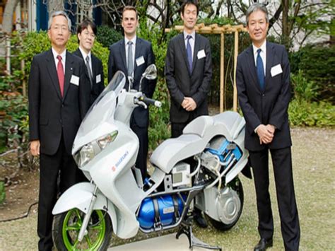 Hydrogen Powered Suzuki Burgman Showcased In Japan