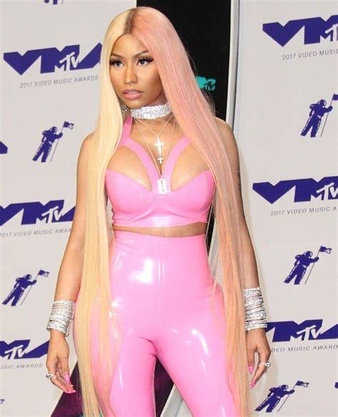 Nicki Minaj Flaunts Curves In Lolacrampon Booties And Million Jewelry