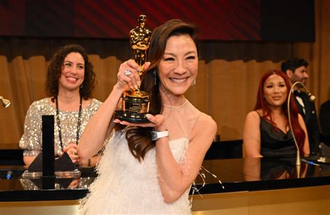 Michelle Yeoh es la primera asiática en ganar el Óscar a mejor actriz