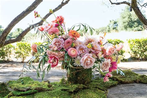 Our Favorite Dahlia Arrangements - Flower Magazine