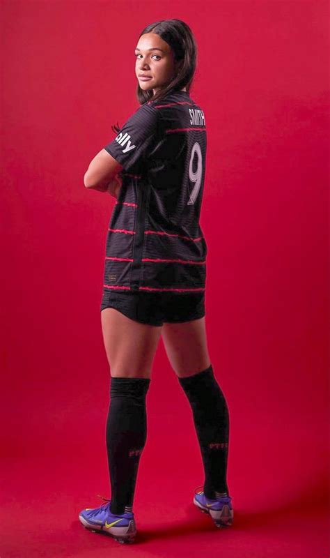 Pin By Mercy Berkemeyer On MEDIA DAY Soccer Outfits Soccer Poses