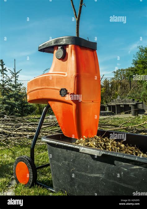 Shredder Machine Hi Res Stock Photography And Images Alamy