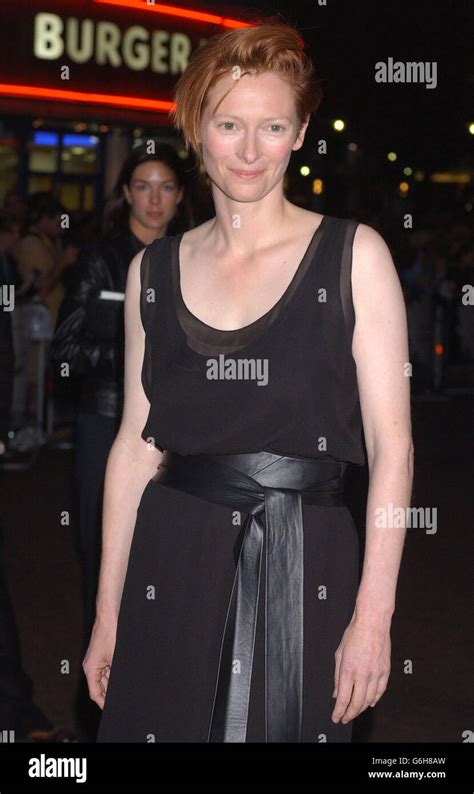 La actriz Tilda Swinton llega para el estreno de su nueva película