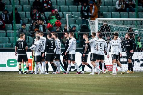 Legia zmarnowała karnego ale dwa razy odrobiła straty Cztery gole i