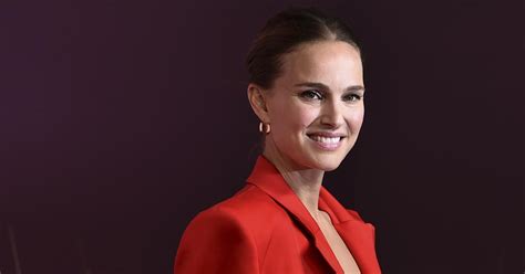 Natalie Portman Deslumbra Con Un Vestido Corto De Lentejuelas El