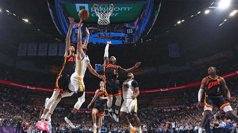 Warriors-Thunder highlights: Curry's controversial last-second layup ...