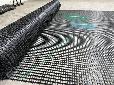 Polyester Uniaxial Geogrid Kn For Retaining Wall At Best Price