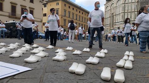 Covid Flashmob Di 300 Infermieri Di Fronte Alla Regione Da Eroi A