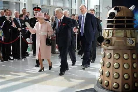 Video And Pictures Warm Welcome To Salford For The Queen As She