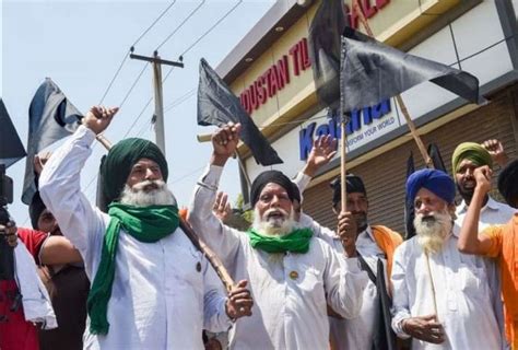 किसान आंदोलनआपसी भेद व सवालों के बीच पंजाब भी है लाल किला और सिंघु