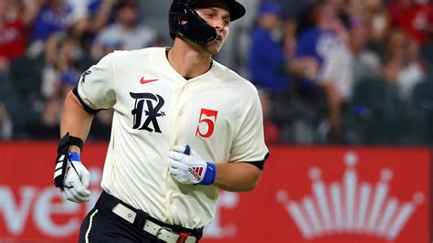 Rangers Put All Star Ss Corey Seager On Il With Sprained Right Thumb