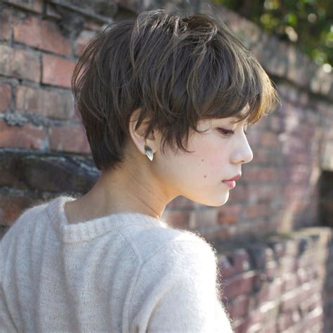 Короткие стрижки на коричневые волосы - 70 фото