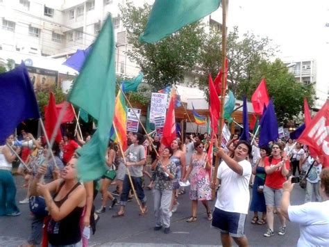 Miles De Mujeres Con Banderas De Todo Tipo Marcharon Por Las Calles De