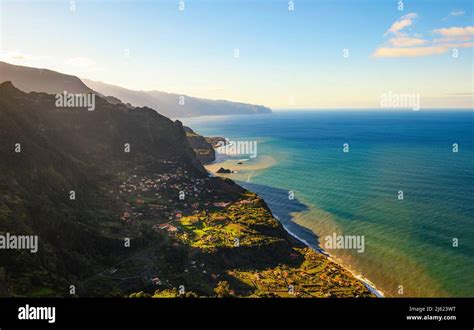 Cliffs Of Madeira At Arco De Sao Jorge Banque De Photographies Et D