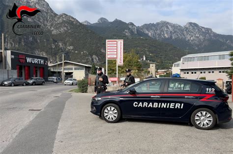 Vuole Lanciarsi Dal Ponte Di Isella Carabinieri Salvano Una Donna