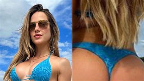 Ex Bbb Gabi Martins Empina O Bumbum Em Foto De Biqu Ni Fio Dental