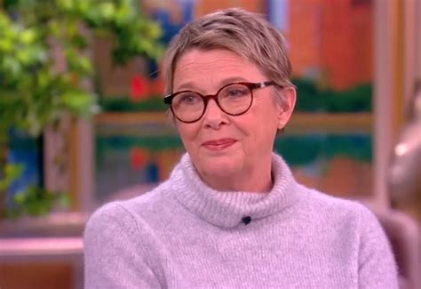 Watch Annette Bening und ihre Unterstützung für ihren trans Sohn GAY CH Alles bleibt anders