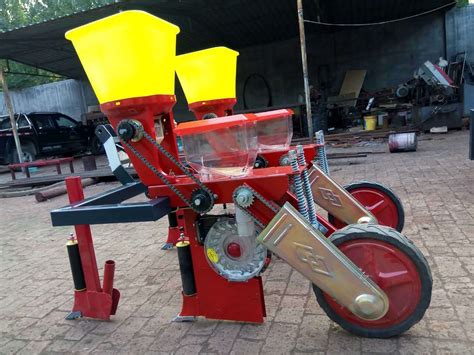 New 2 6 Rows Corn Planter Maize Seeder With 35 50 HP Tractor