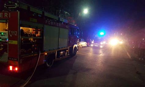 Doua Persoane Au Ajuns La Spital In Urma Unui Incendiu Intr O