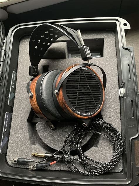 Audeze LCD 2 Post 2021 With Fazor Rosewood Reverb