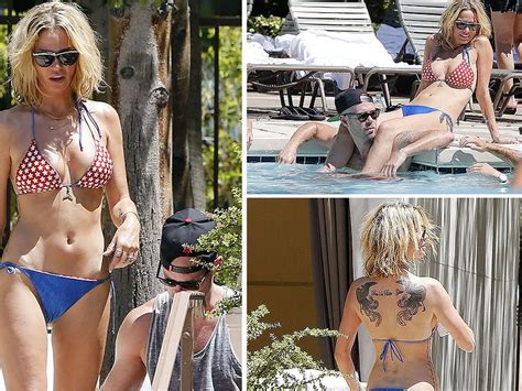 Hot Sexy Sarah Lewis Bikini Pics