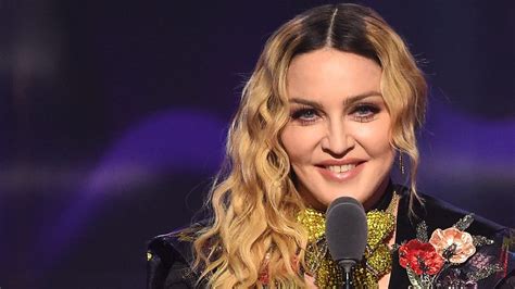 Madonna Feiert 66 Geburtstag Seltenes Foto Mit Allen Sechs Kindern