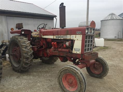 1974 International Harvester 666 Row Crop Tractors John Deere