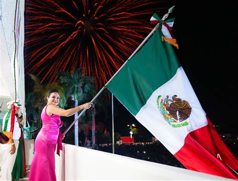 Juanita Alonso Realiza El Tradicional Grito De Independencia En