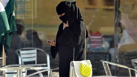 Saudi Husband Sends His Intimate Pics To Wife Rather Girlfriend Life In Saudi Arabia