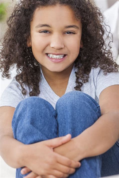 Enfant Heureux De Fille D Afro Am Ricain De M Tis Image Stock Image