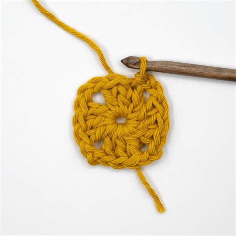 How To Crochet A Solid Granny Square Beginner No Seams