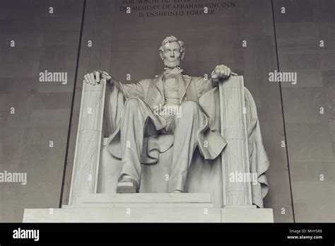 Inside the lincoln memorial hi-res stock photography and images - Alamy