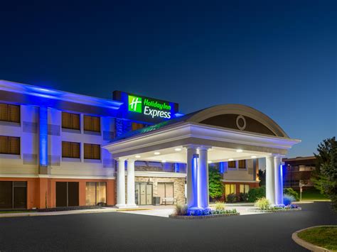 Hotel Near Sesame Place In Bensalem, PA | Holiday Inn Express ...