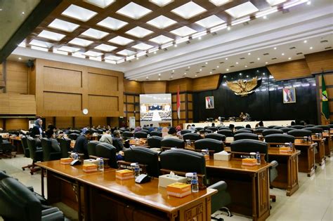 Rapat Paripurna Penyampaian Pandangan Umum Fraksi Fraksi Dprd Jawa Bar