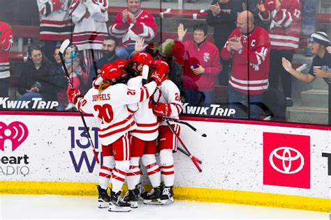 Wisconsin Womens Hockey Sweeps Beavers Extending Win Streak The Daily Cardinal