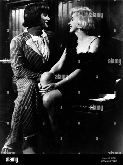 Marilyn Monroe Some Like It Hot Stills Hi Res Stock Photography And Images Alamy