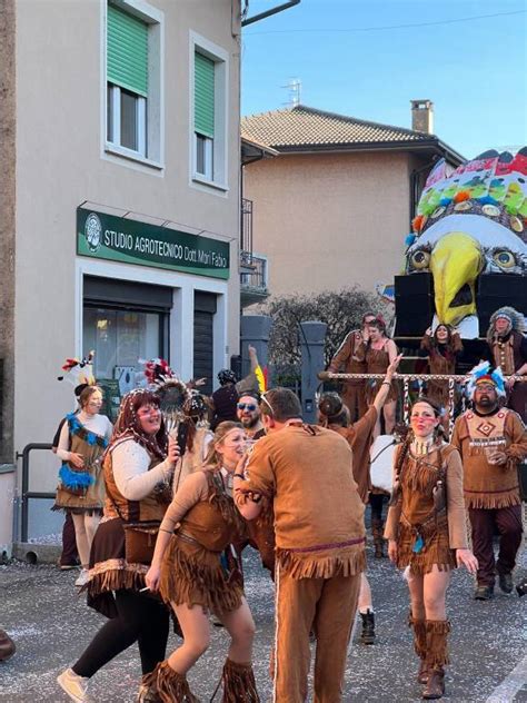 Il Carnevale A Ispra Carri E Mascherine Per Le Vie Del Centro