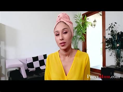 Descubriendo El Lado Sexy De Mi Madrastra Mientras Me Folla Con Hiyab Cali Lee Xvideos