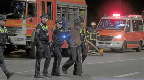 SEK Einsatz in Hamburg Mann verschanzt sich in Wohnung und löst